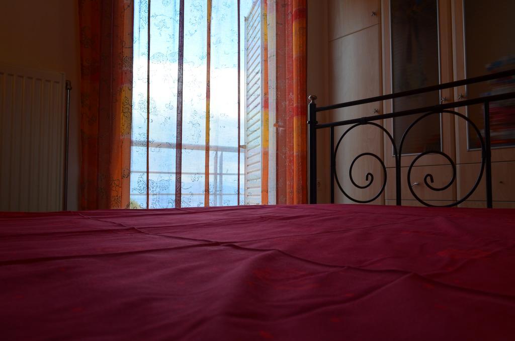 Giorgis Home Seafront Schinias Exterior photo